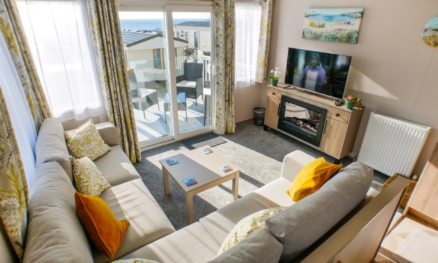 C56 - Lounge with sea views