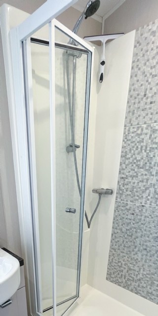 C129 - Shower detail